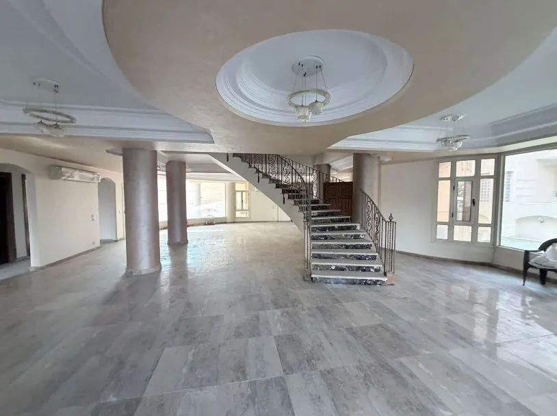 فيلا للبيع في القاهرة الجديدة بالشويفات 849م² v